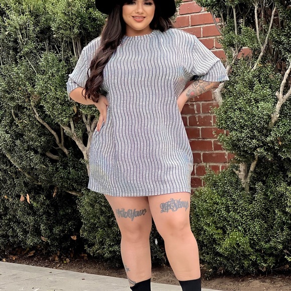 Hologram T Shirt Dress - Picture 3 of 4